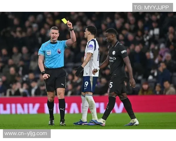 欧联杯激战：那不勒斯逆转曼城红牌争议引发全场热议与转会传闻